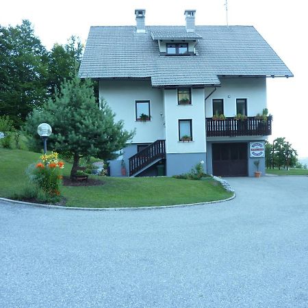Apartments Pri Marjetki Церкно Екстер'єр фото