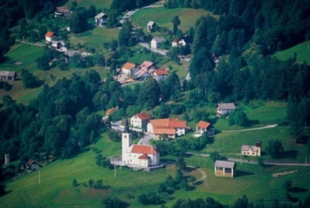 Apartments Pri Marjetki Церкно Екстер'єр фото
