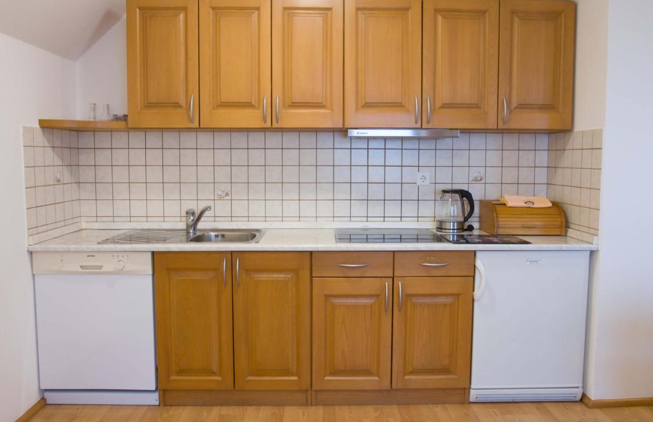Apartments Pri Marjetki Церкно Екстер'єр фото