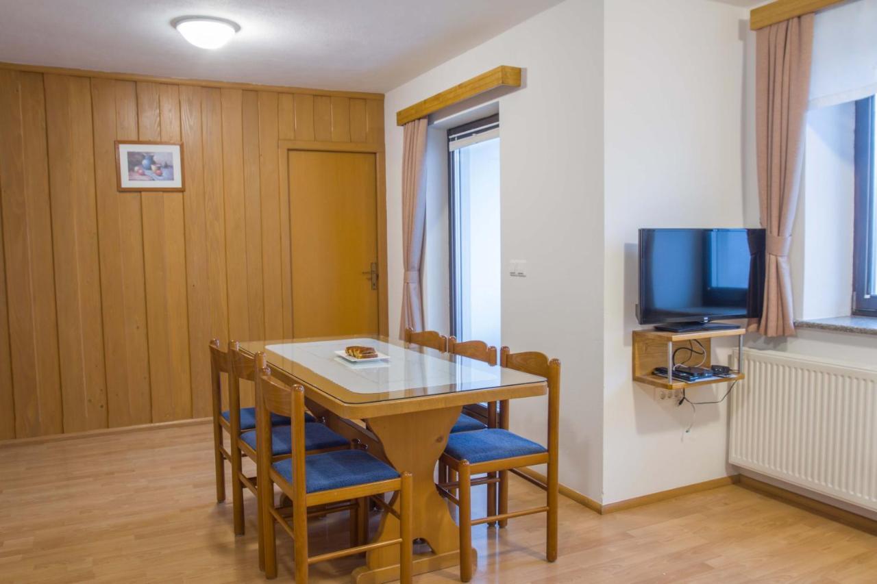 Apartments Pri Marjetki Церкно Екстер'єр фото