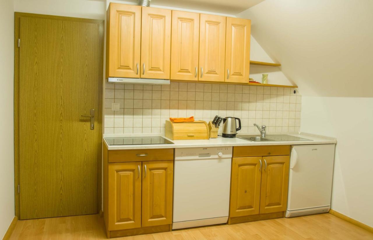 Apartments Pri Marjetki Церкно Екстер'єр фото